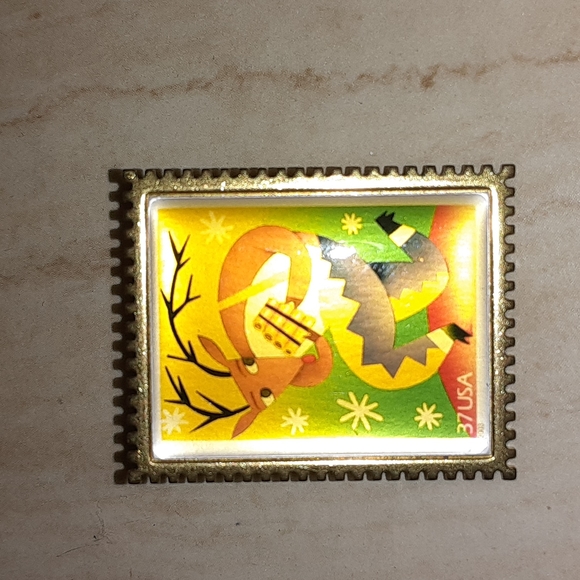 ENAMEL 37 USA STAMP LAPEL PIN NRMINT CONDITION - Picture 2 of 5